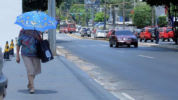 Viernes caluroso con chaparrones y tormentas para gran parte del país