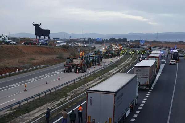 La protesta del campo español encara su cuarto día con llamamientos a tomar Madrid - Mundo - ABC Color