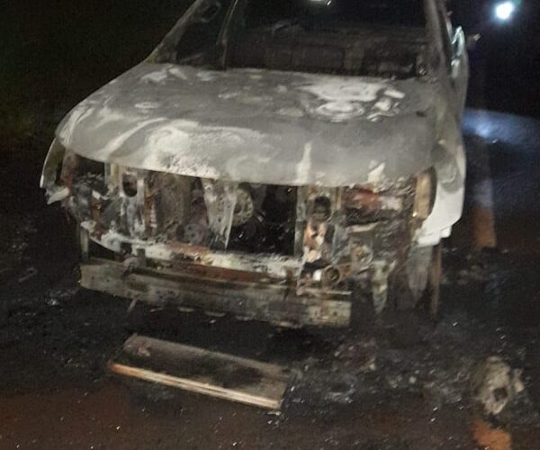 Camioneta se incendia en Cedrales