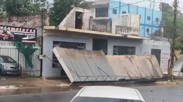 Tormenta causa daños y deja a oscuras el este del país