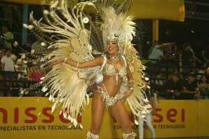 Carnaval encarnaceno: esperan alrededor de 14.000 personas en noche final - Cultura - ABC Color