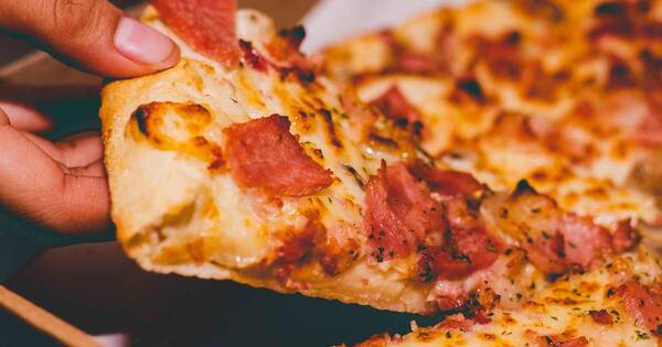La Nación / La pizza celebra su día: ¿muzzarella o pollo catupiry?