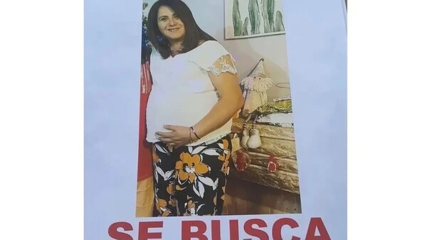 Mujer fingió estar embarazada de trillizos y luego desapareció