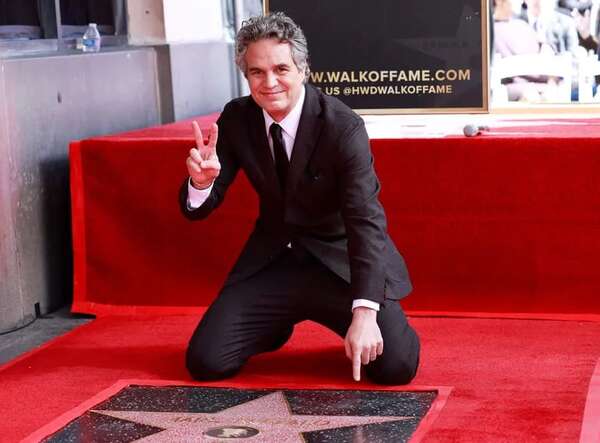 ¡Mirá las fotos de Mark Ruffalo descubriendo su estrella en Hollywood! - Gente - ABC Color