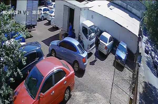 Asaltan a trabajadores de una empresa y roban camión cargado con mercaderías (Video) - ADN Digital