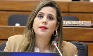 Posible plan colorado para expulsar a Kattya González del Congreso