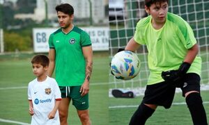 “Tito” Torres disfruta las prácticas del Goiás con sus peques
