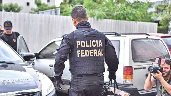 Bolsonaro entrega pasaporte tras operativo por intentona golpista
