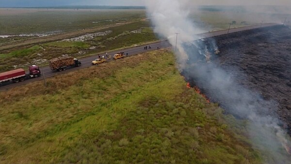 Bomberos reportan incendio de gran magnitud en Arroyos y Esteros