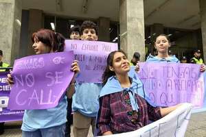 Choferes y docentes acompañan manifestación contra el transporte público - Nacionales - ABC Color