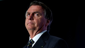 Tribunal Supremo de Brasil ordena a Bolsonaro entregar su pasaporte | OnLivePy