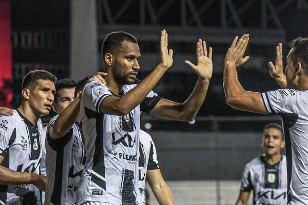 Versus / Tacuary consigue su primer triunfo, por obra y gracia de Néstor Camacho