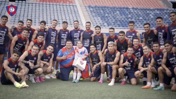 Un final feliz: ¡Plantel de Cerro cumplió el sueño a Sofía tras haber sido excluida en un partido!