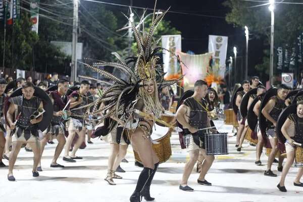 Bullicioso inicio del carnaval guaireño 2024  - Nacionales - ABC Color