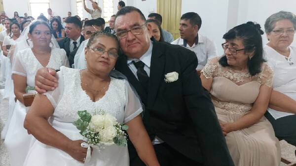En casamiento comunitario, alientan a las parejas a formalizar relaciones