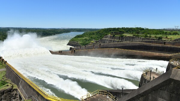 La indefinición en Itaipú genera retrasos en pago a tercerizados