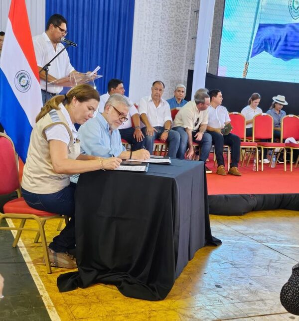 IPS y Ministerio de Salud firman convenios para mejorar atención pediátrica en Itapúa