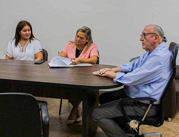 Firma de convenio entre la Facultad de Arquitectura de la UPE y el Colegio Nacional Paraguay Brasil | DIARIO PRIMERA PLANA
