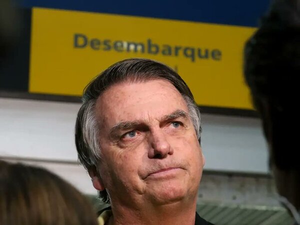 Bolsonaro imprimió un “minuta golpista” porque tenía problemas de visión, dice defensa