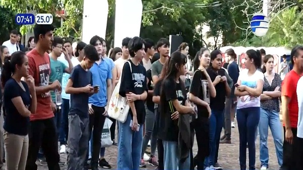 Más de 13.000 jóvenes rinden examen para becas del Gobierno - Noticias Paraguay