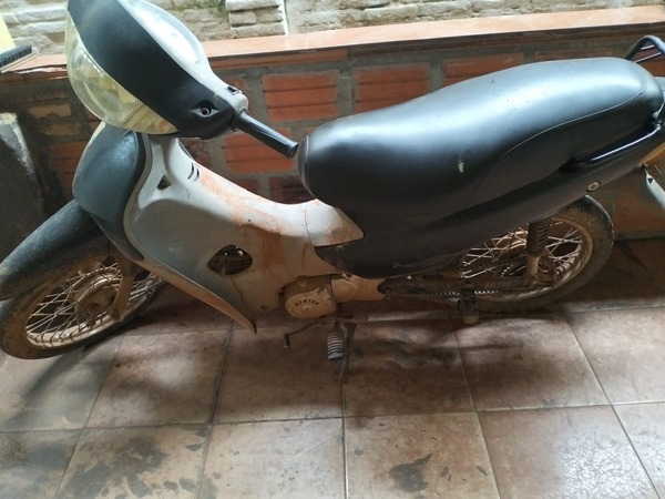 En una persecución policial, logran recuperar una motocicleta robada
