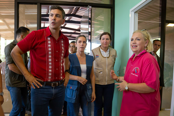 VISITA PRESIDENCIAL: UN PASO MÁS CERCA DEL FUTURO HOSPITAL DÍA ONCOLÓGICO - Itapúa Noticias