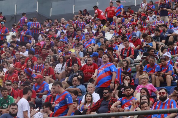 Versus / Cerro pone a la venta entradas para hinchas de Libertad y el "espectador deportivo"