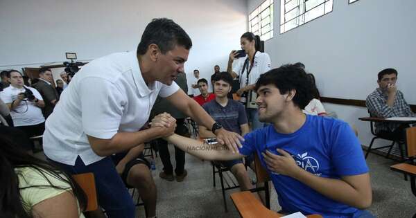 La Nación / “La educación es la llave del progreso”, dice Peña al inicio de exámenes para becas del Gobierno