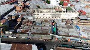 Permisionarios del Mercado 4 exigen que se retomen obras iniciadas hace 10 años - Nacionales - ABC Color