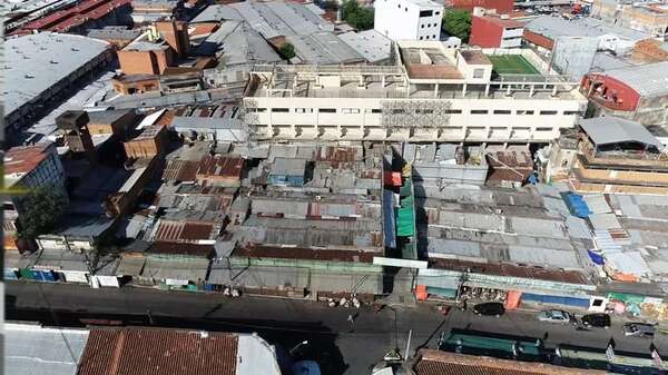 Permisionarios del Mercado 4 exigen que se retomen obras iniciadas hace 10 años - Nacionales - ABC Color
