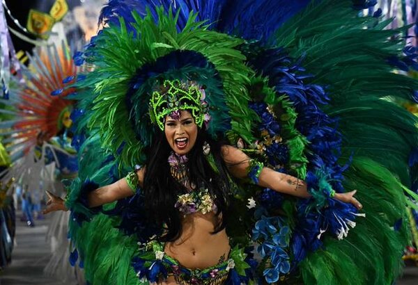 Fiesta sí, toqueteos no: el Carnaval de Rio quiere proteger a las mujeres
