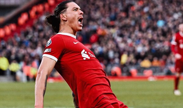 Versus / Liverpool responde con victoria a la carga del Manchester City por el liderato de la Premier