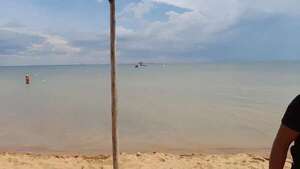Turista cruzó vallado de seguridad de la playa Tacuary y despareció en el río Paraná  - Policiales - ABC Color