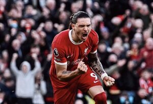 Núñez y Díaz devuelven al Liverpool al liderato