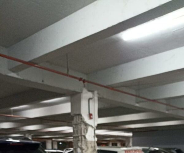 ¡Vigas del estacionamiento de Salemma explotaron!
