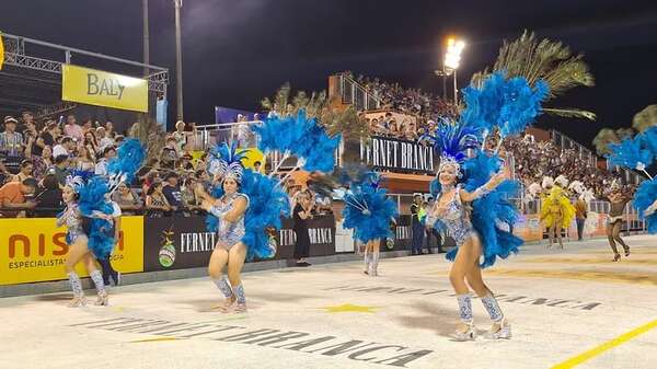 Carnaval: última noche de esplendor se vive en Encarnación - Nacionales - ABC Color