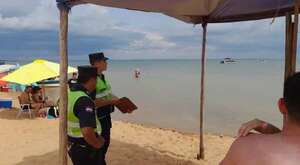 Un hombre cruzó la valla de seguridad y desapareció en aguas de Carmen del Paraná - Noticiero Paraguay