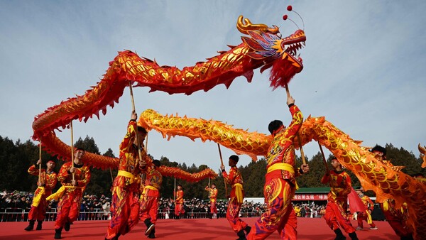 China da la bienvenida al Año del Dragón, símbolo de vitalidad en el zodiaco oriental