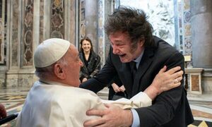 Milei y el Papa Francisco se abrazaron en el Vaticano