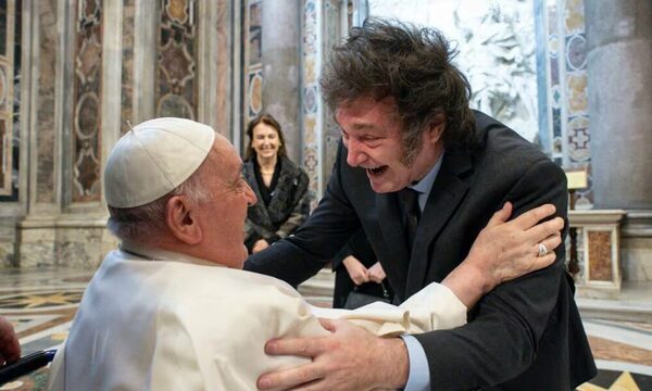 Milei y el Papa Francisco se abrazaron en el Vaticano