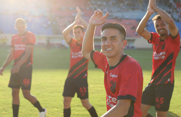 Versus / La brillante definición de Romeo Benítez en la victoria de Athletico Paranaense