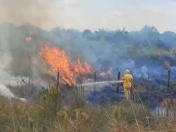 Bomberos advierten que habrá emergencia ambiental en Paraguarí si no llueve esta semana - Nacionales - ABC Color