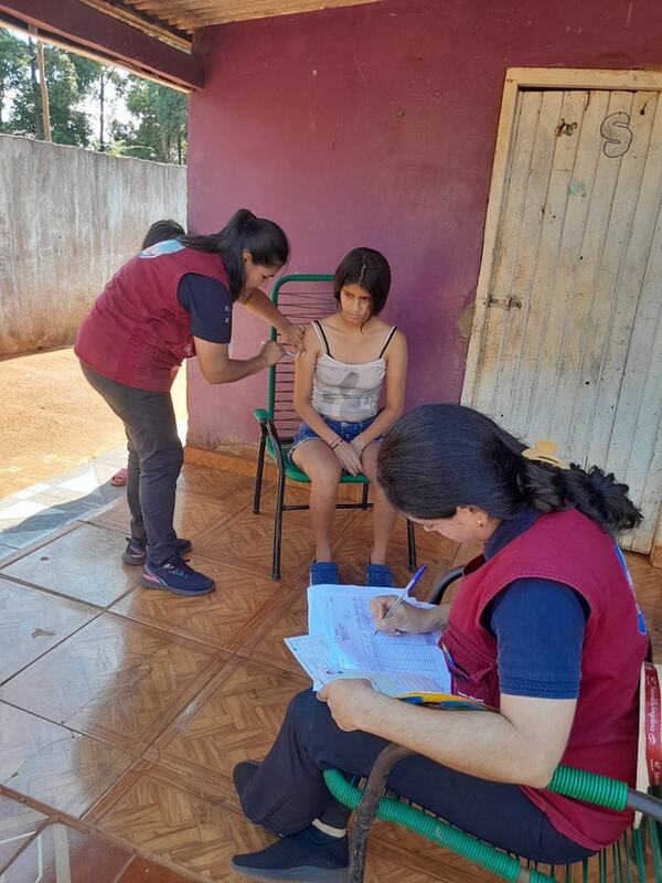 Con trabajo en equipo actualizan esquema de vacunación en Minga Guazú - ADN Digital