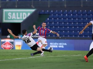 Versus / Cerro Porteño empata ante Libertad con un hombre más