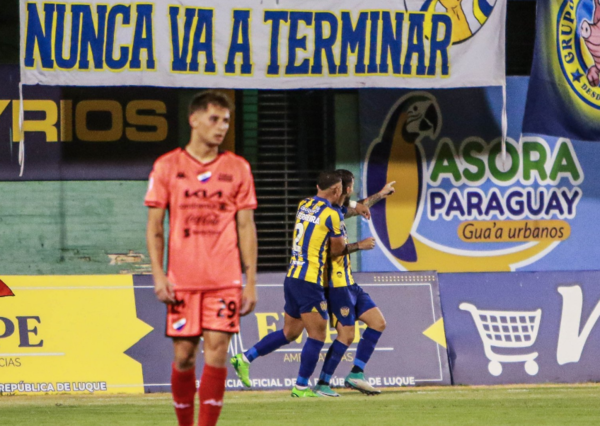 Versus / Luqueño hace leña del demacrado Nacional