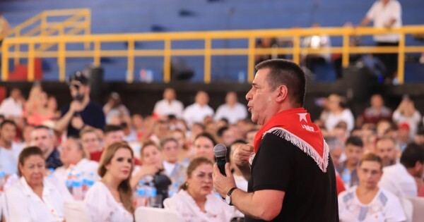 Cartes demuestra su fuerza en Itapúa y advierte que la ANR está por encima de los ministros