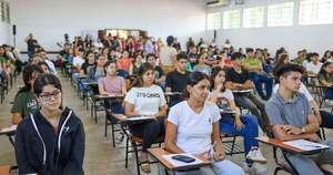 La Nación / “Las becas son una apuesta por la juventud”