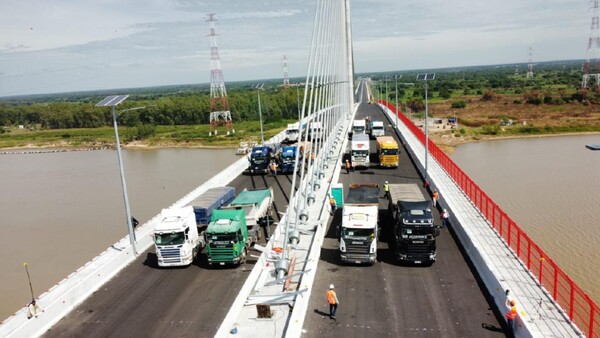 Puente Héroes del Chaco resiste primera prueba de carga.