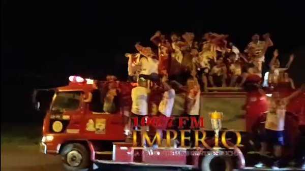 Con gran caravana recibieron a la selección de Amambay, campeón del Interligas Sub 13 - Radio Imperio 106.7 FM