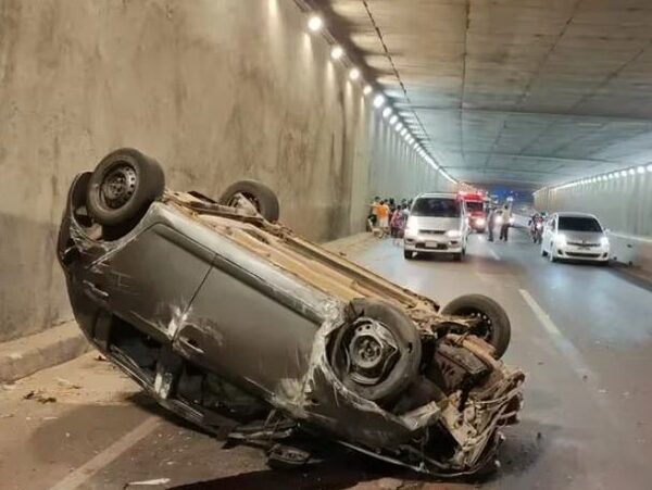 Vuelco de vehículo en el túnel Tres Bocas deja varios heridos · Radio Monumental 1080 AM
